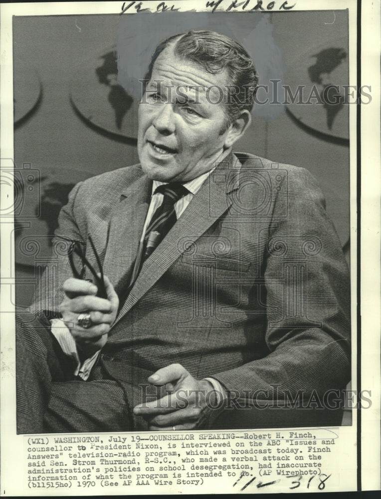 1970 Press Photo Robert Finch is interviewed on ABC &quot;Issues and Answers.&quot;-Historic Images