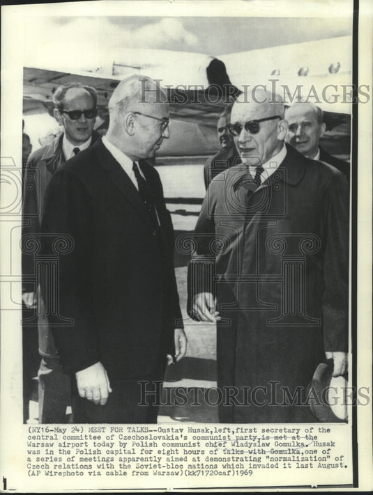 1969 Czechoslovakia's Husak meets Polish Communist chief Gomulka - Historic Images