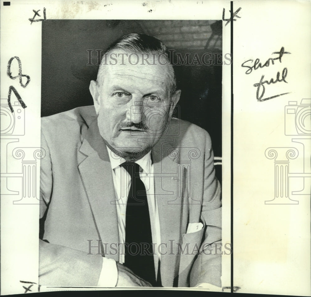 Press Photo Sir Tyrone Guthrie of Ireland - now05179-Historic Images