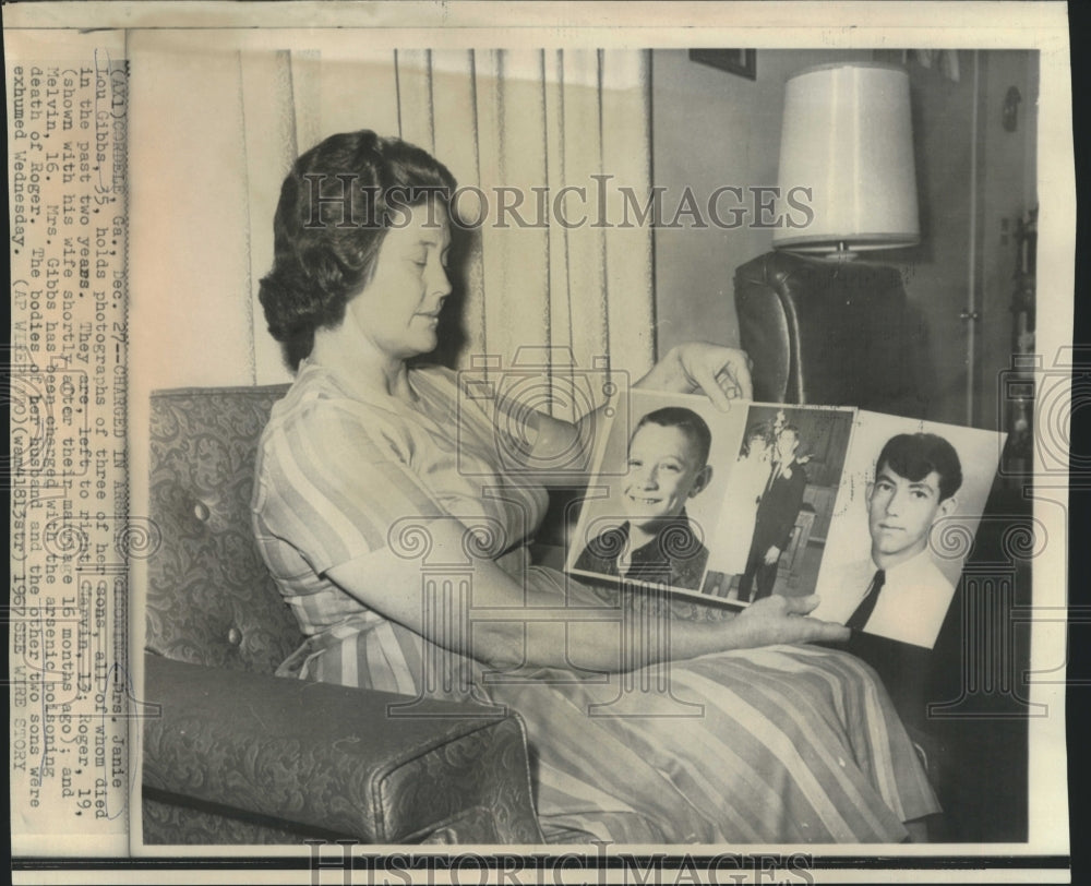 1967 Janie Lou Gibbs holds pictures of her sons, who have died. - Historic Images