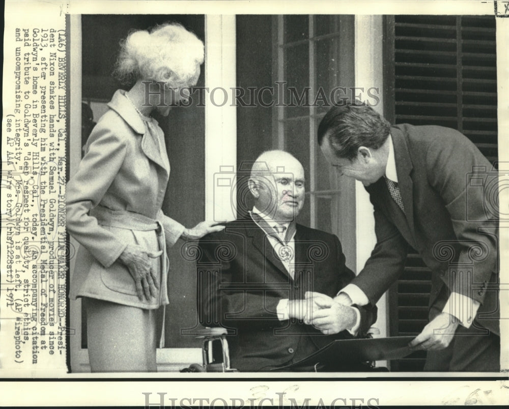 1971 President Nixon shakes hands with producer Samuel Goldwyn - Historic Images