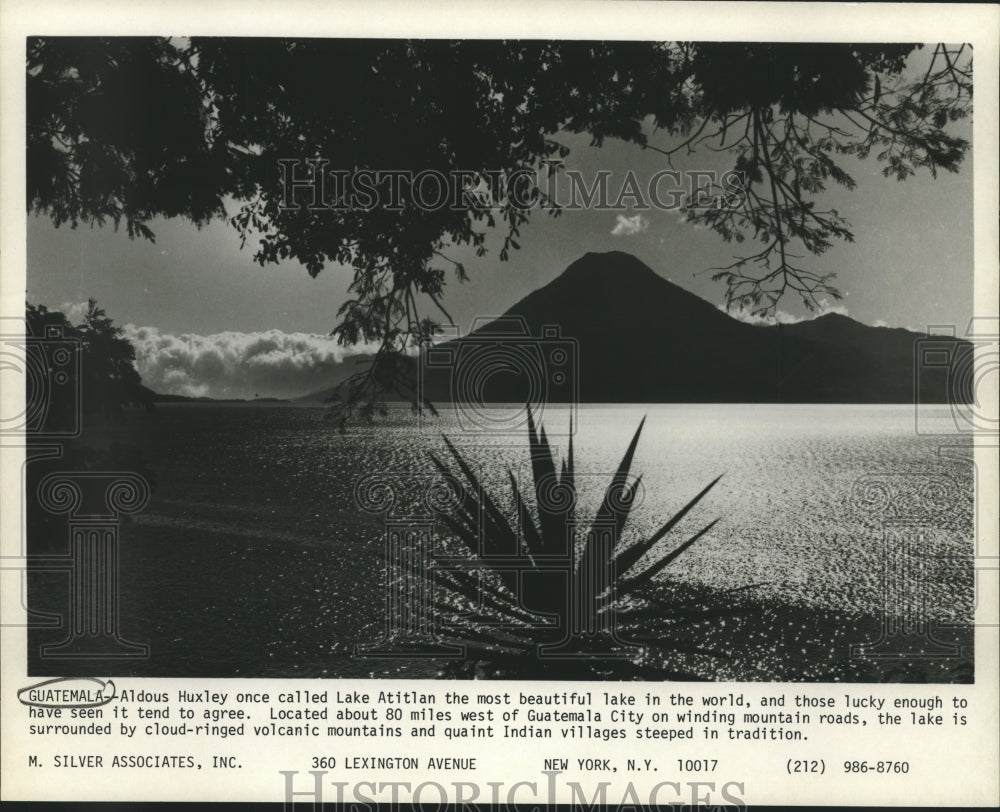 1980 Press Photo Lake Atitlan located 80 miles west of Guatemala City.-Historic Images