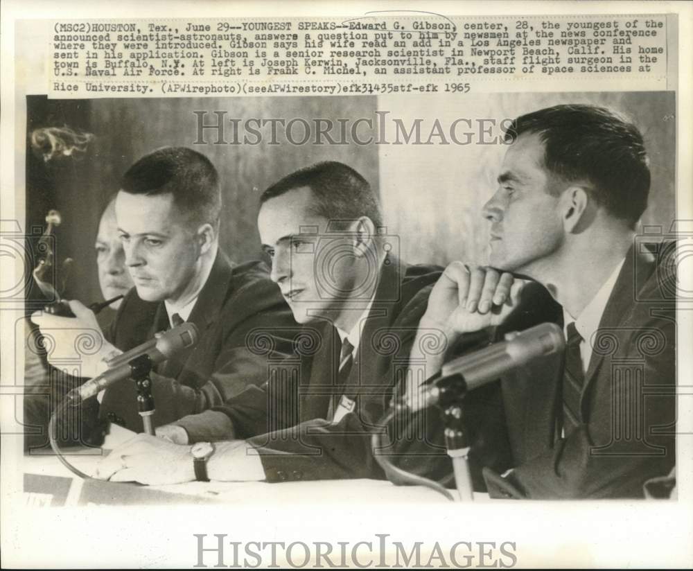 1965 Edward Gibson &amp; other scientist-astronauts as press conference - Historic Images