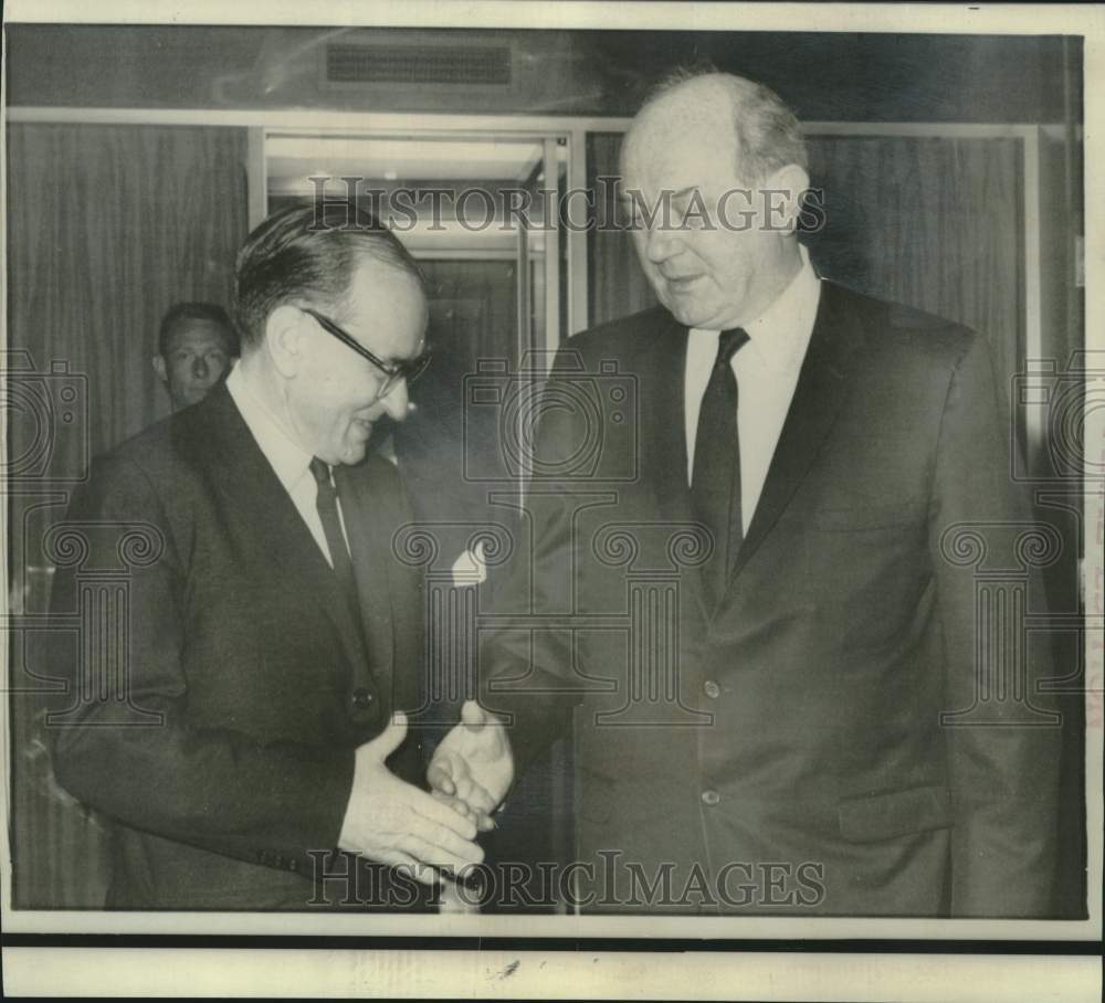 1964 George Hakim &amp; Dean Rusk shake hands in Washington - Historic Images