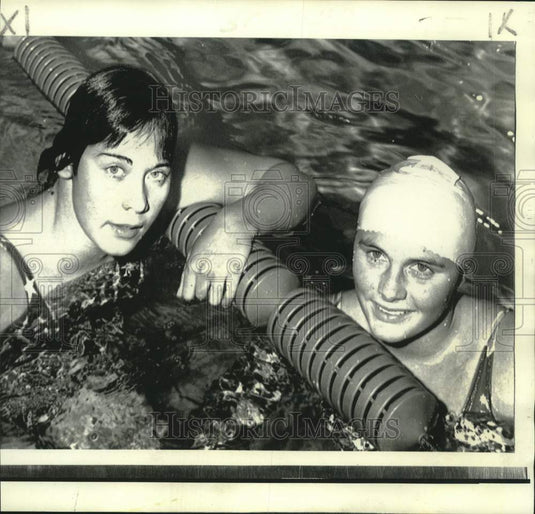 1976 Press Photo Australia's Shane Gould & Rothhammer of CA at meet in London-Historic Images