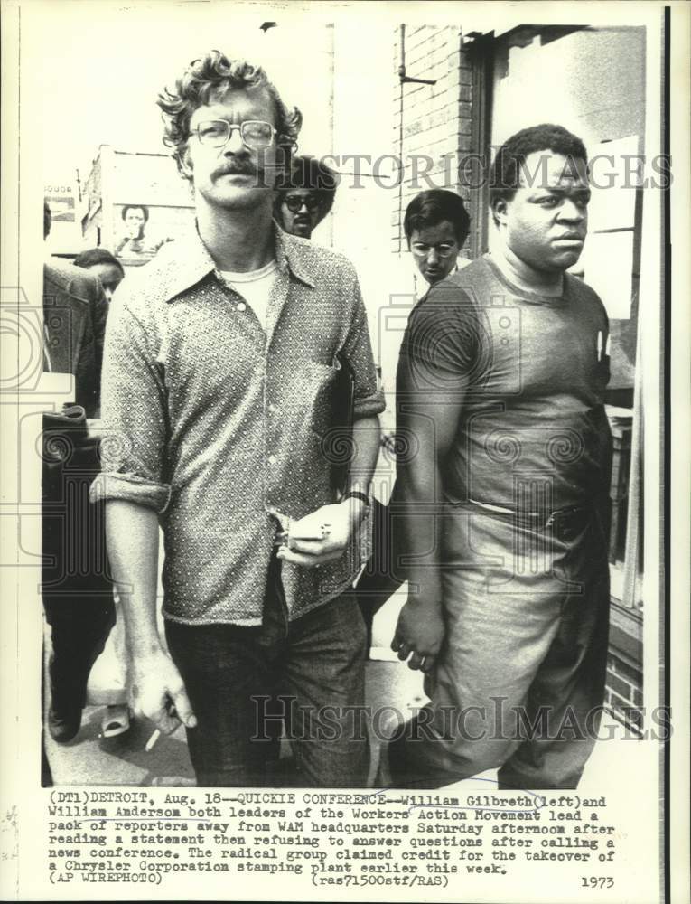 1973 Press Photo William Gilbreath &amp; Anderson lead reporters from WAM office-Historic Images