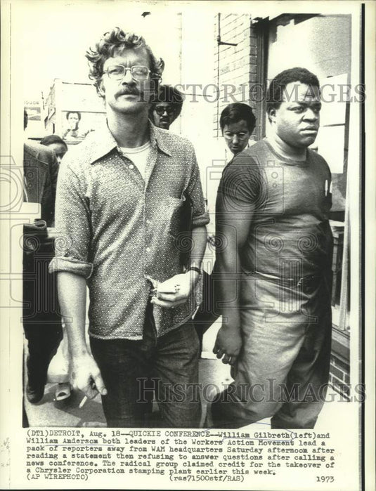 1973 Press Photo William Gilbreath & Anderson lead reporters from WAM office-Historic Images