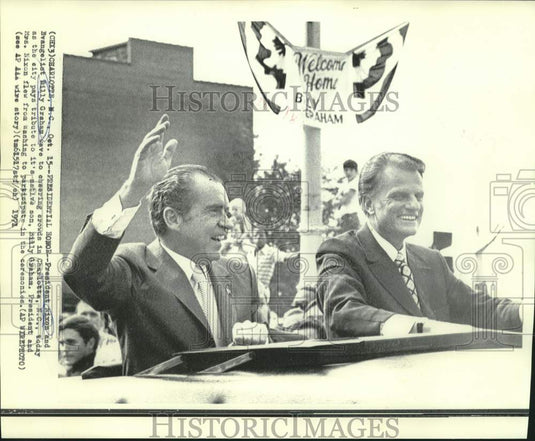 1971 President Nixon & Evangelist Billy Graham wave to crowd in NC - Historic Images
