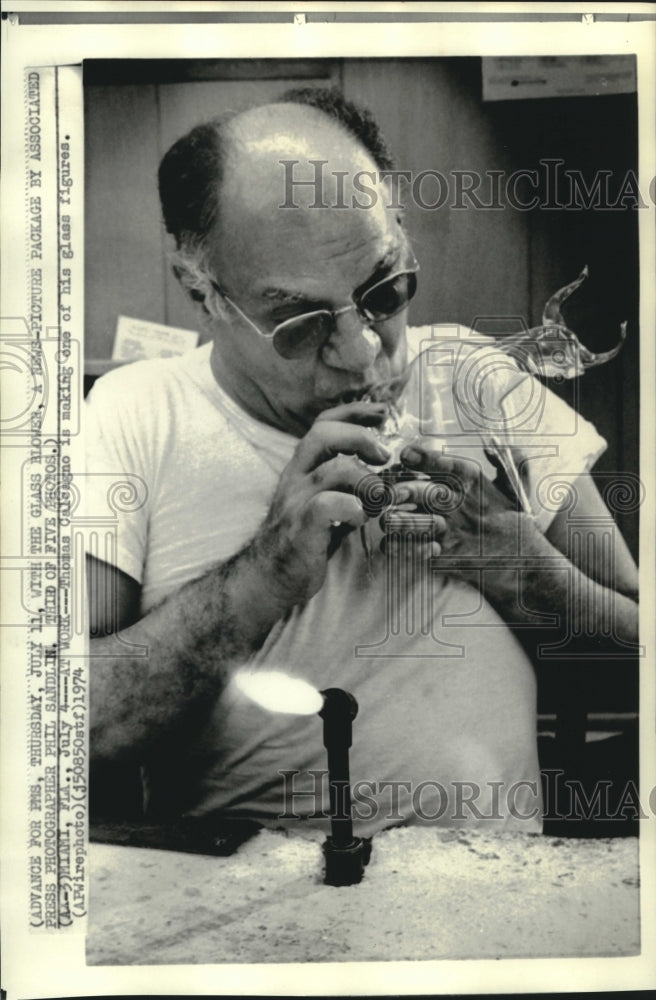 1974 Press Photo Glassblower Thomas Calcagno with his creation - now06470-Historic Images