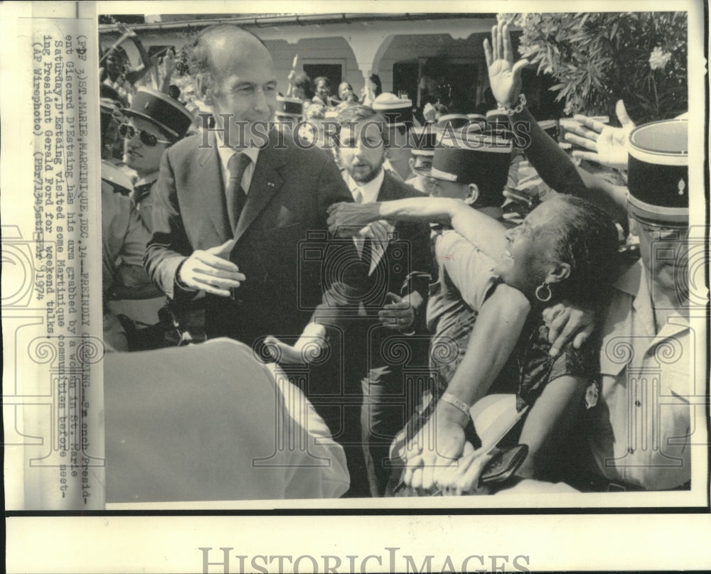 1974 Press Photo French President Giscard D&#39;Estaing has arm grabbed by woman-Historic Images