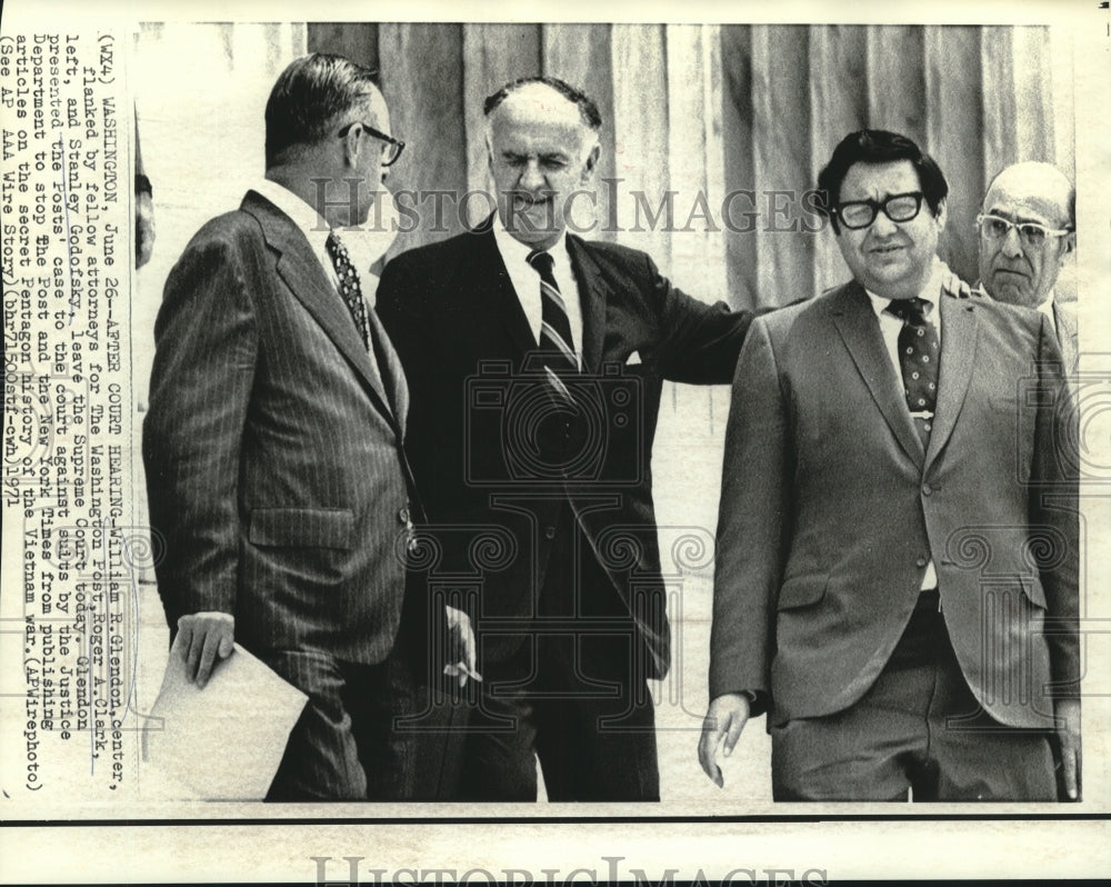 1971 William Glendon &amp; other Washington Post attorneys leave court - Historic Images