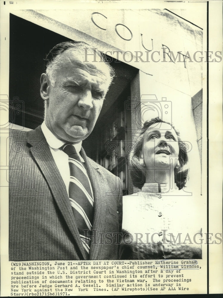 1971 Washington Post publisher Katherine Graham &amp; counsel Glendon - Historic Images