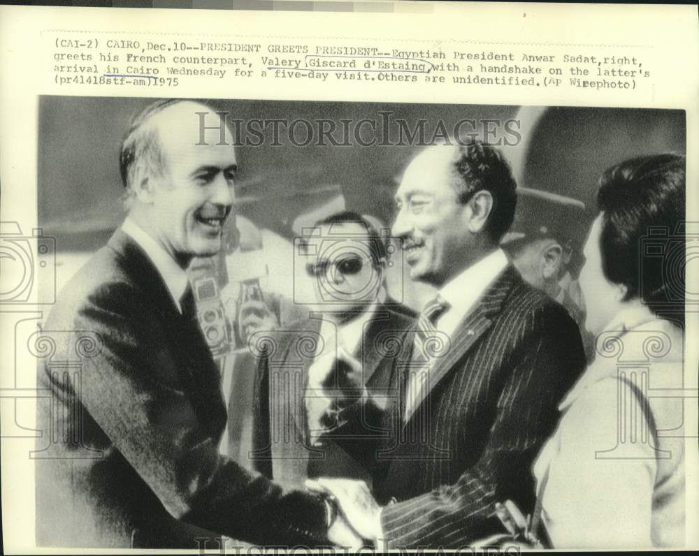 1975 Cairo-Egyptian President Sadat greets Valery d&#39;Estaing, France - Historic Images