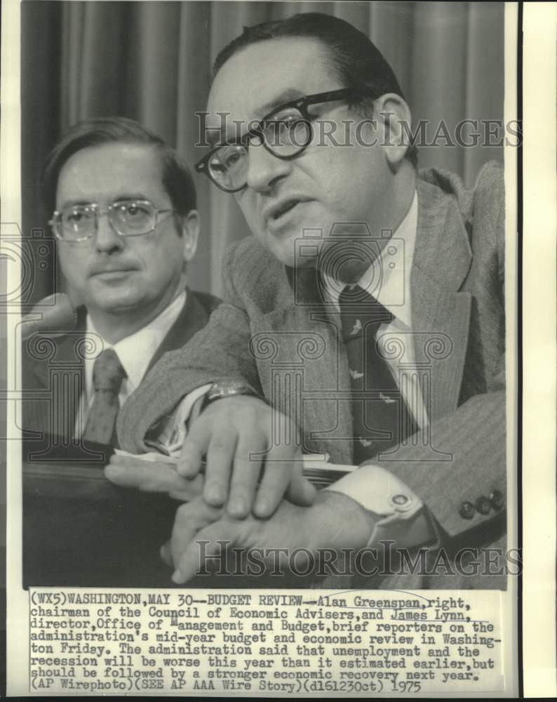 1975 Alan Greenspan &amp; James Lynn brief reporters on economic review - Historic Images