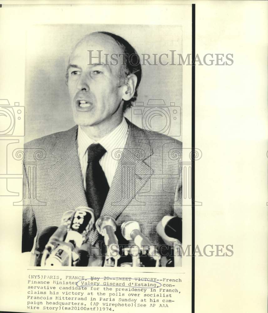 1974 French President Giscard d&#39;Estaing at campaign headquarters. - Historic Images