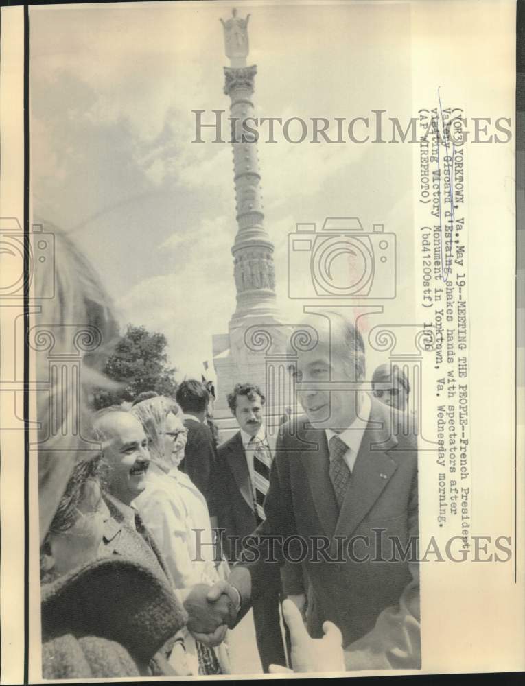 1976 French President Giscard d&#39;Estaing shakes hands with spectators - Historic Images