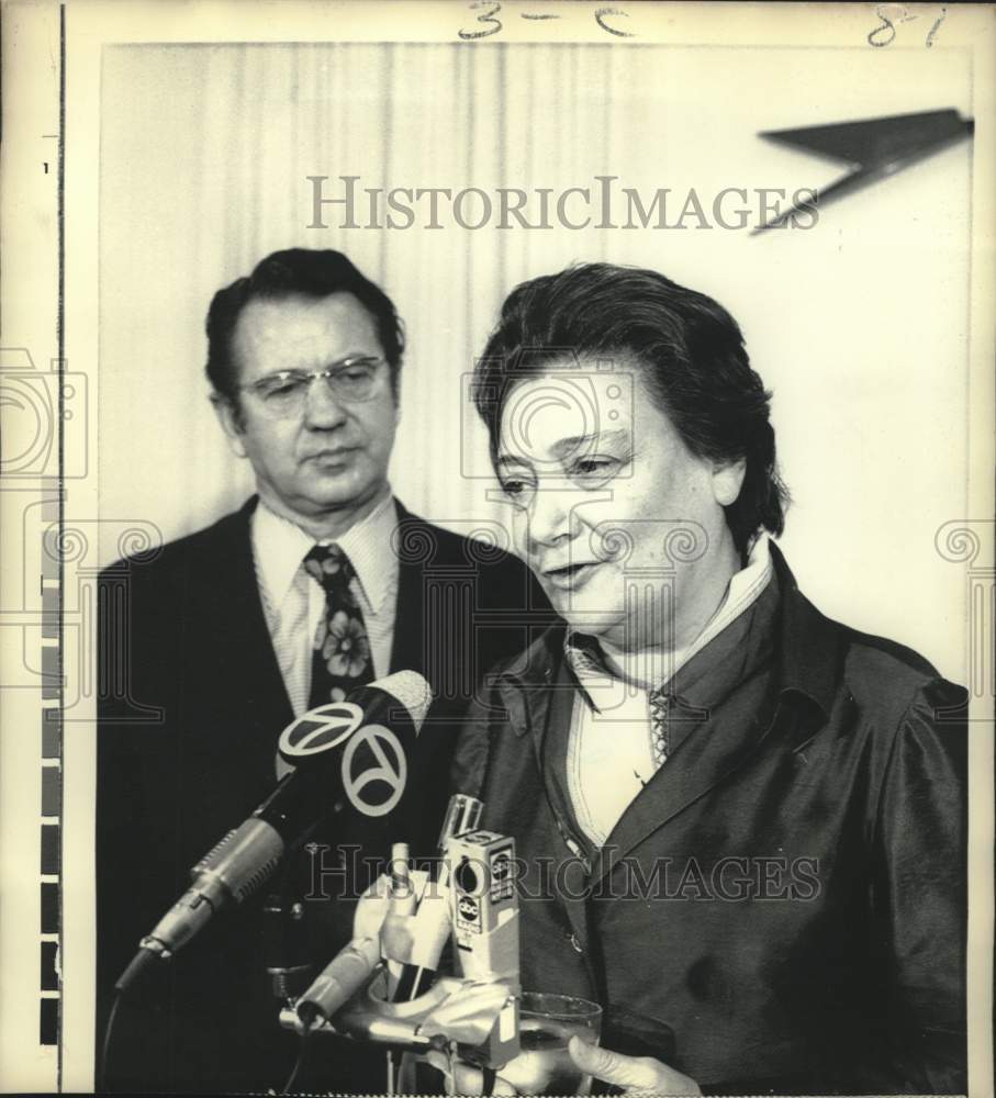 1971 Press Photo Exiled Lady Amalia Fleming of Greece at NY news conference-Historic Images