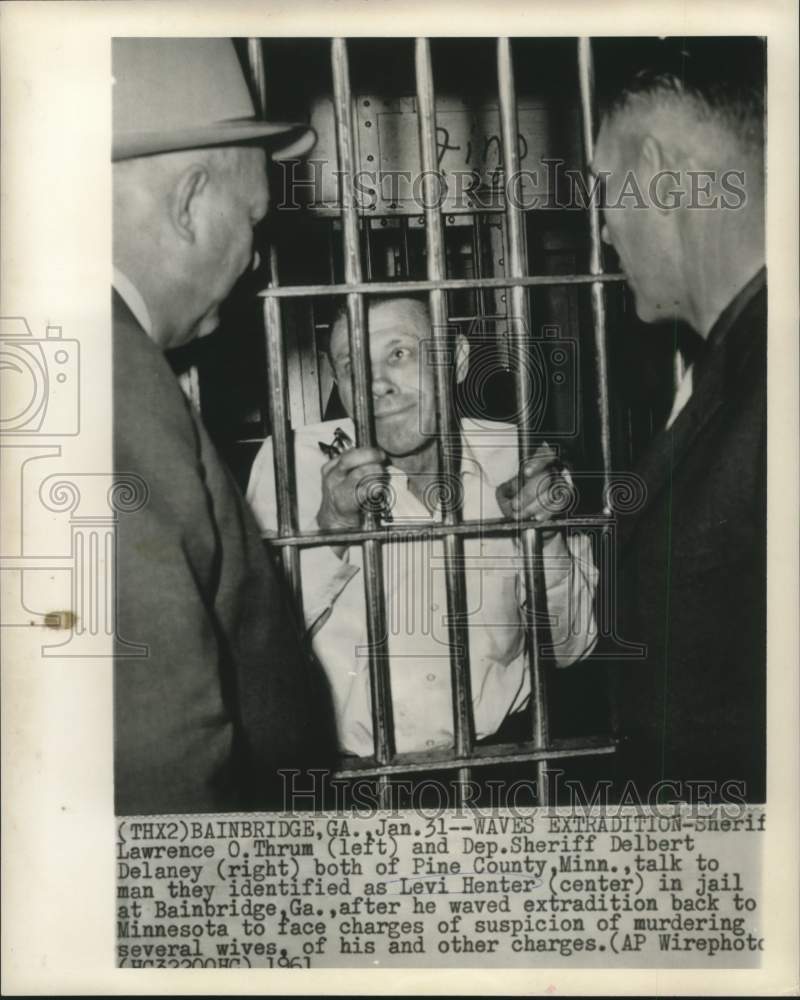 1961 MN Sheriffs Thrum &amp; Delbert with murder suspect Levi Hunter - Historic Images