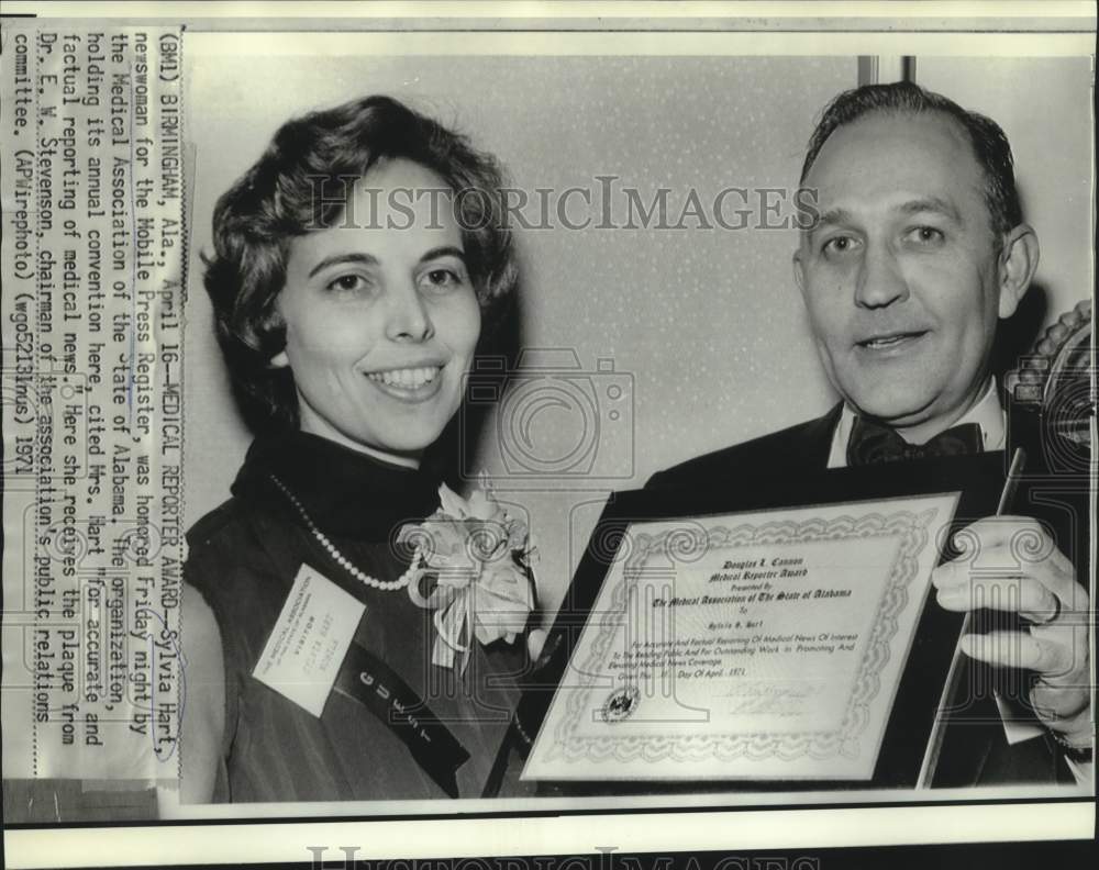 1971 Mobile Press Register reporter Sylvia Hart accepts plaque - Historic Images