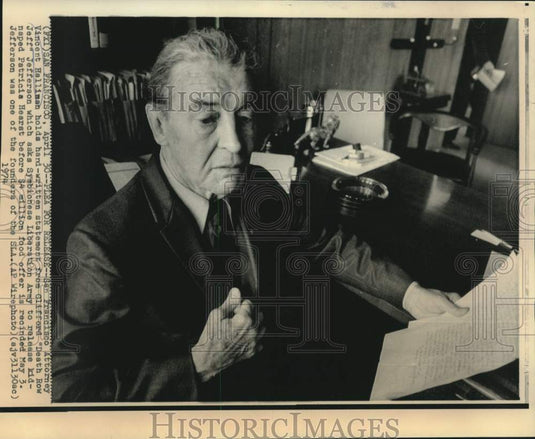 1974 Vincent Halliman holds statement from "Death Row Jeff" - Historic Images