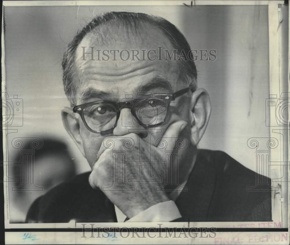 1960 Press Photo Chairman J. F. Fulbright listens to testimony - now08260-Historic Images