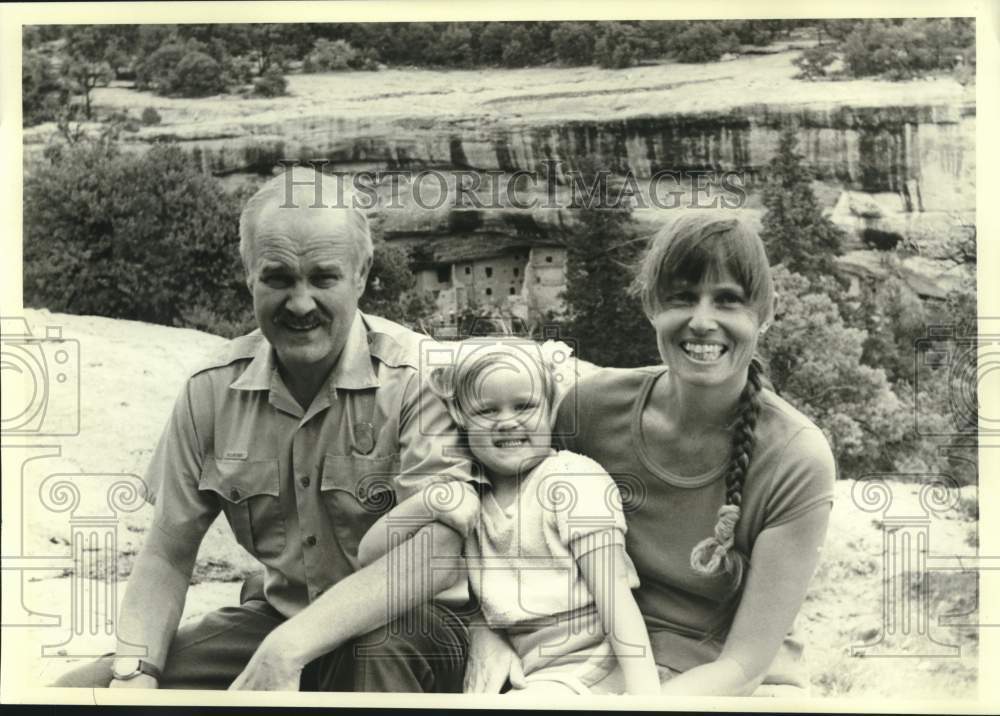 1981 Robert Heyder, Mesa Verde Park Superintendent &amp; family - Historic Images