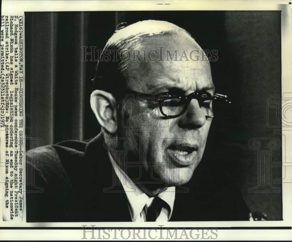 1971 Labor Secretary James Hodgson at White House news conference - Historic Images