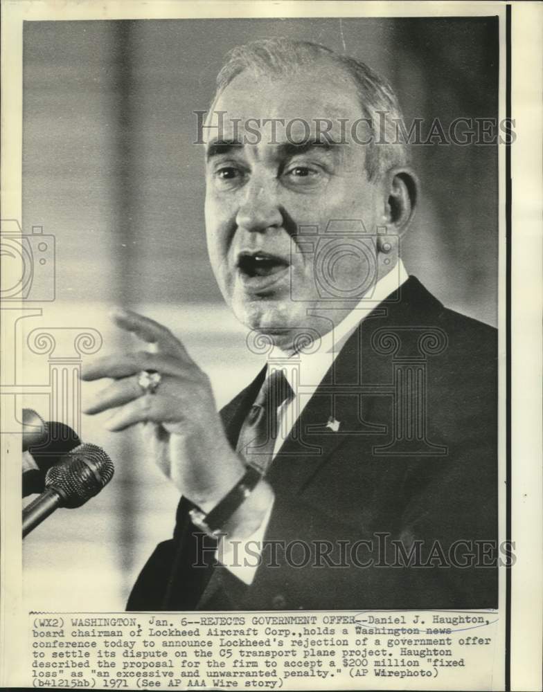 1971 Press Photo Lockheed Aircraft chairman Daniel Haughton at new conference-Historic Images