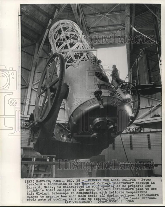 1964 Press Photo Peter Crawford, technician at Harvard College Observatory, MA-Historic Images