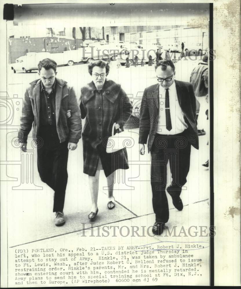 1969 Mr. &amp; Mrs. Robert J. Hinkle with son enter court in Oregon-Historic Images