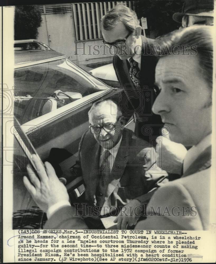 1976 Armand Hammer, in wheelchair, escorted to Los Angeles court - Historic Images