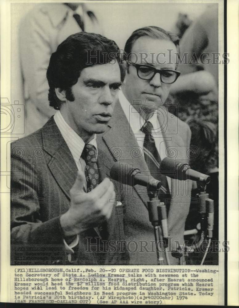 1974 Press Photo Randolph Hearst announces Kramer to operate food distribution - Historic Images