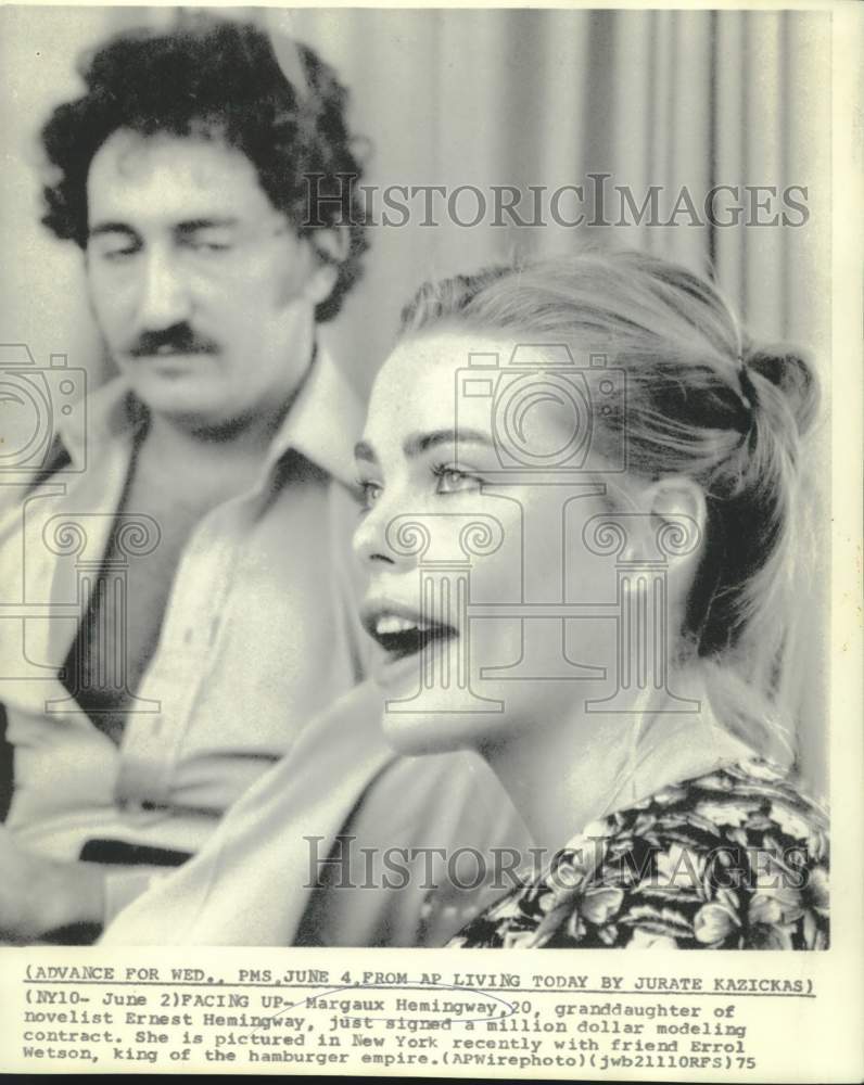 1975 Margaux Hemingway &amp; Errol Wetson in New York - Historic Images