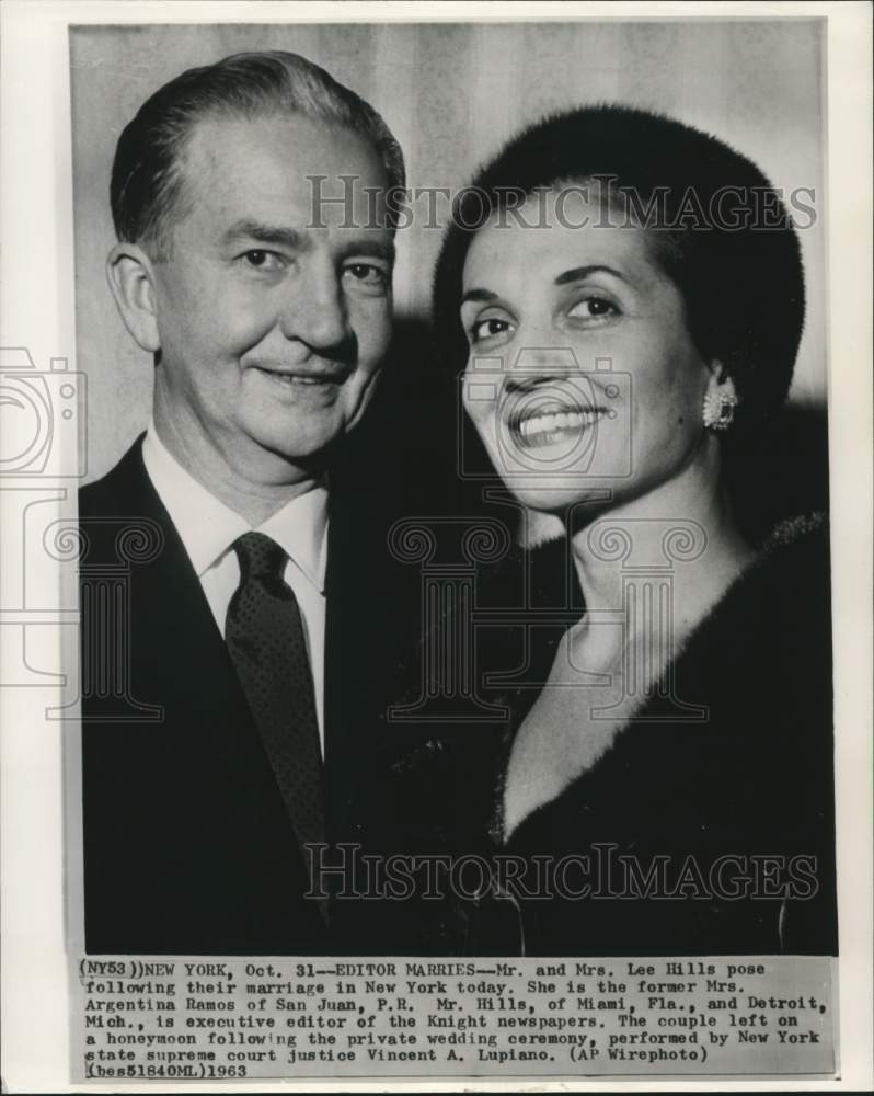 1963 Mr. and Mrs. Lee Hills pose after their marriage in New York - Historic Images