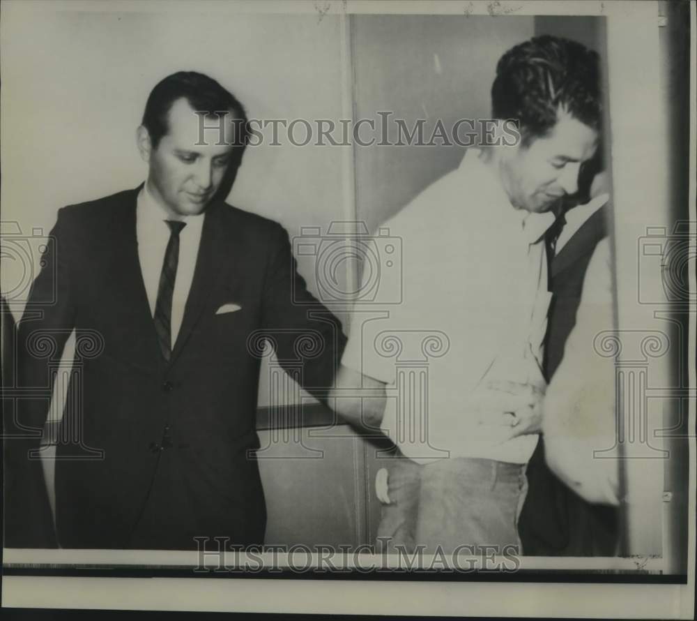 1967 William Glenn Hinkle taken before commissioner by FBI agent - Historic Images