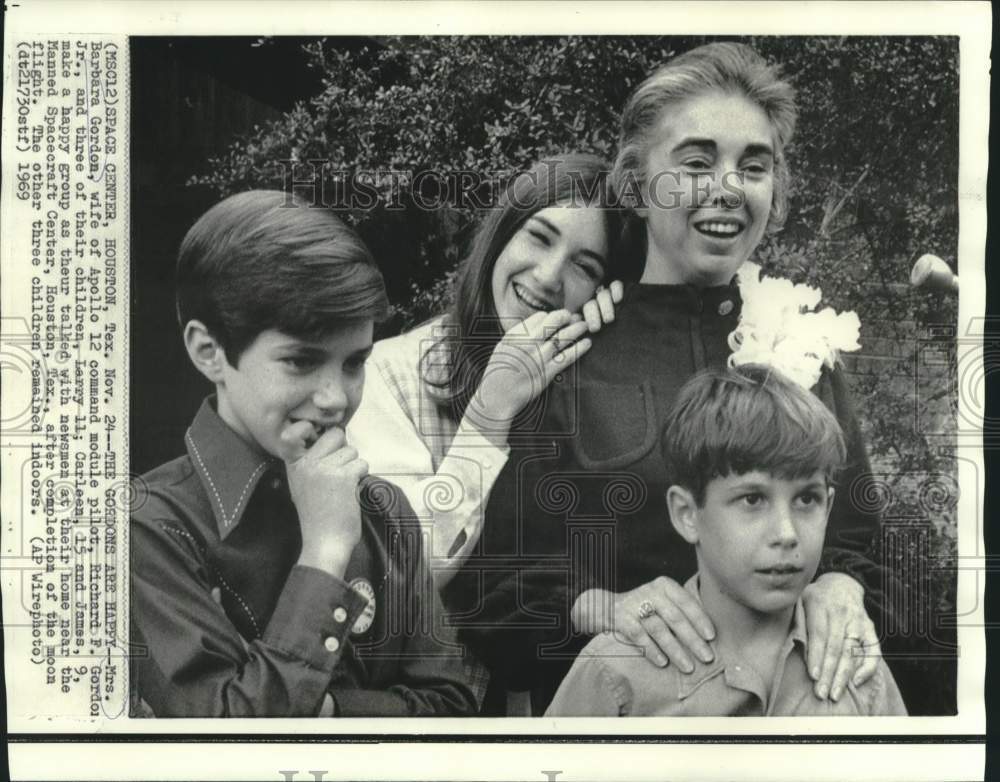 1969 Barbara Gordon & three of astronaut Richard Gordon's children - Historic Images