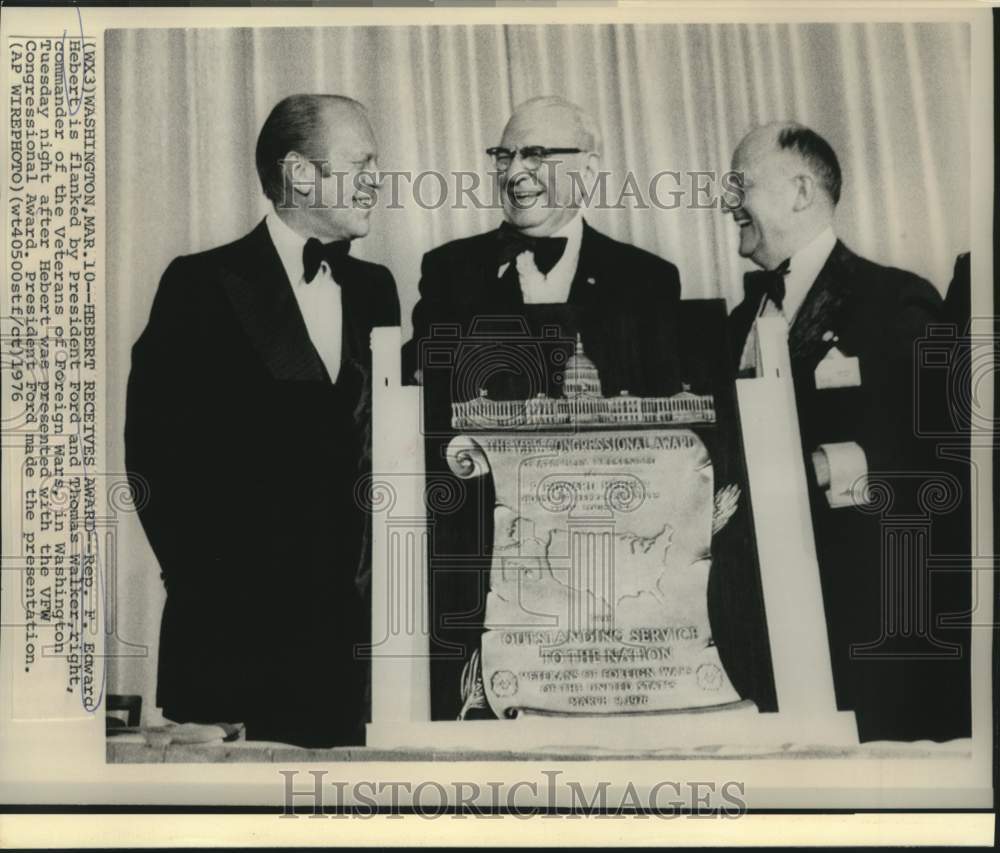 1976 Representative Edward Hebert presented VFW Congressional Award - Historic Images