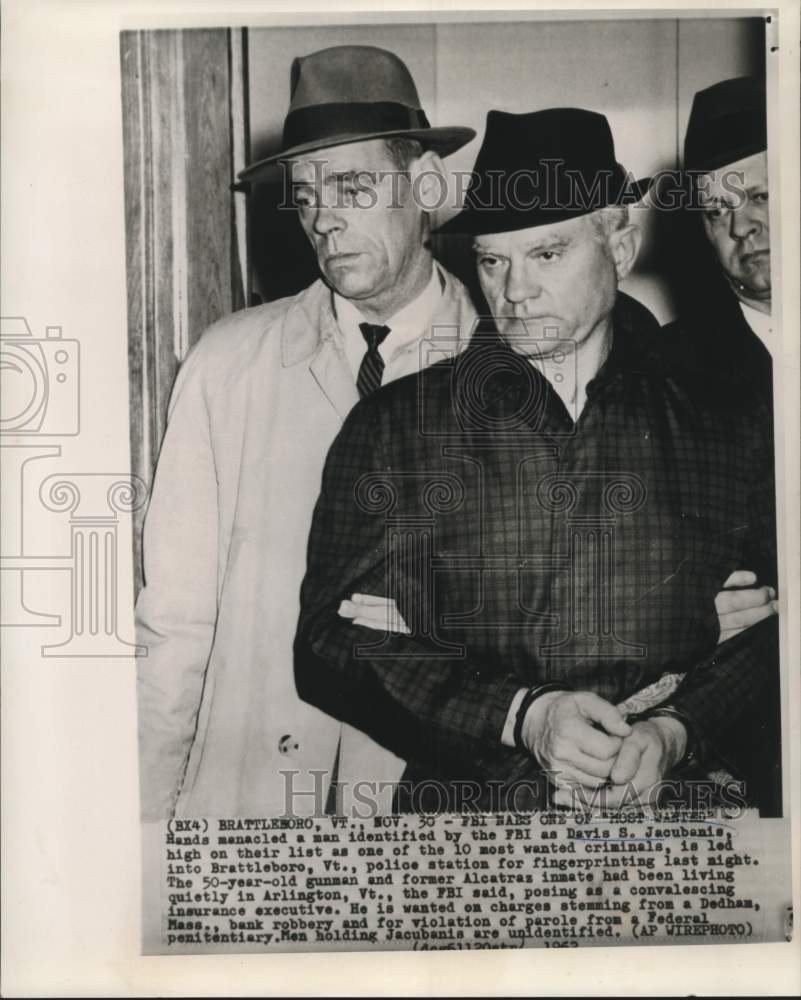 1962 Press Photo FBI agents with Davis S. Jacubanis at Vermont police station-Historic Images