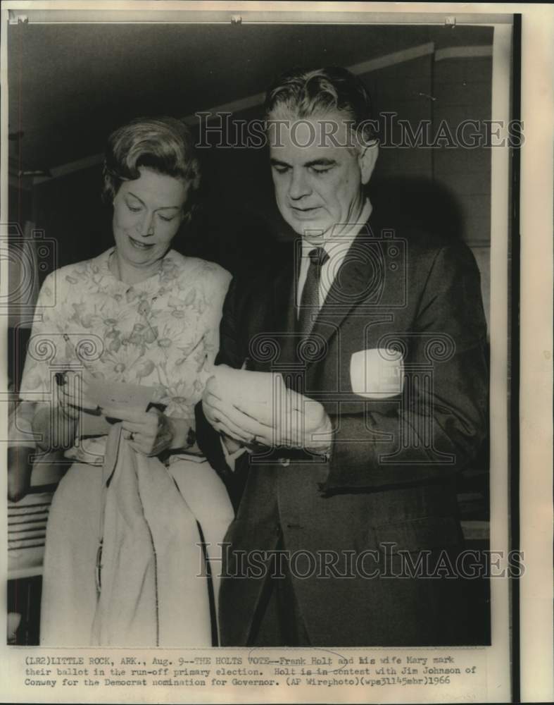 1966 Press Photo Frank & Mary Holt vote in Arkansas governor's primary election-Historic Images