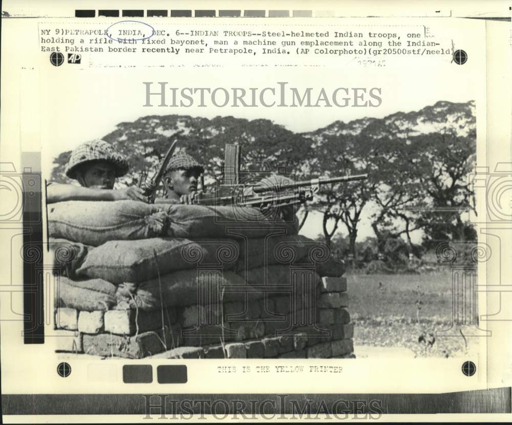 1971 Steel-helmeted Indian troops man machine gun emplacement - Historic Images