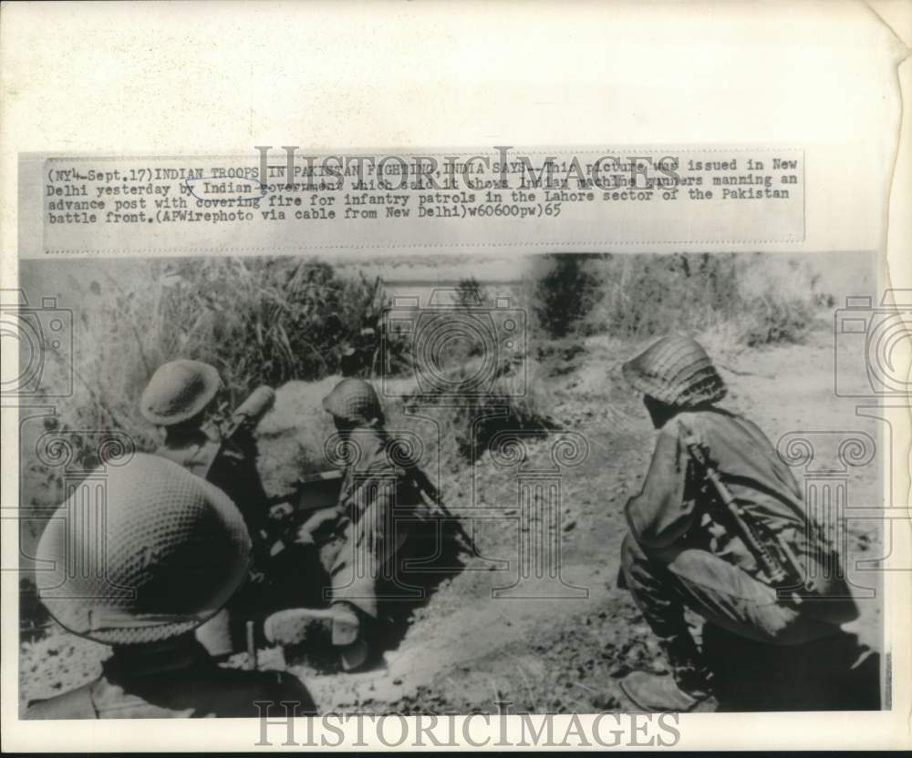 1965 Indian troops in Lahore sector of Pakistan with machine guns - Historic Images