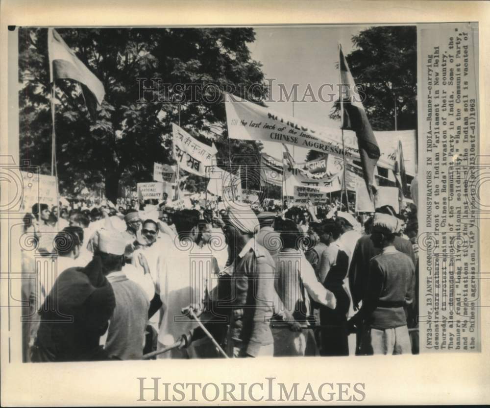 1962 Banner-carrying demonstrators at Indian Parliament in New Delhi - Historic Images