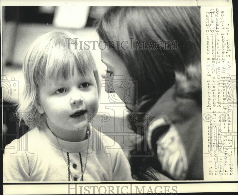 1975 Shreveport policewoman Cissy Christ with Terri Holt in MS - Historic Images