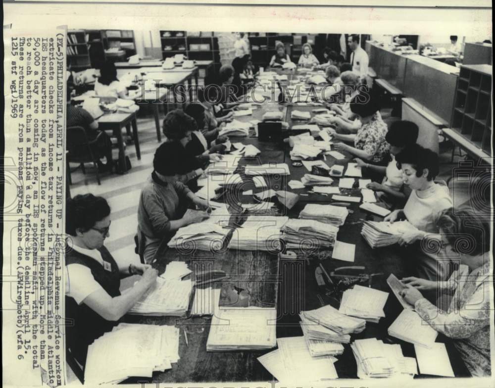 1969 Internal Revenue Service employees in Philadelphia - Historic Images