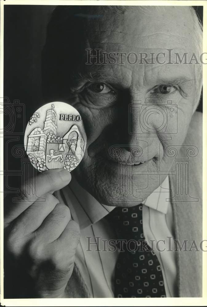 1990 Robert Hamsley receives medallion from Pielo, France. - Historic Images