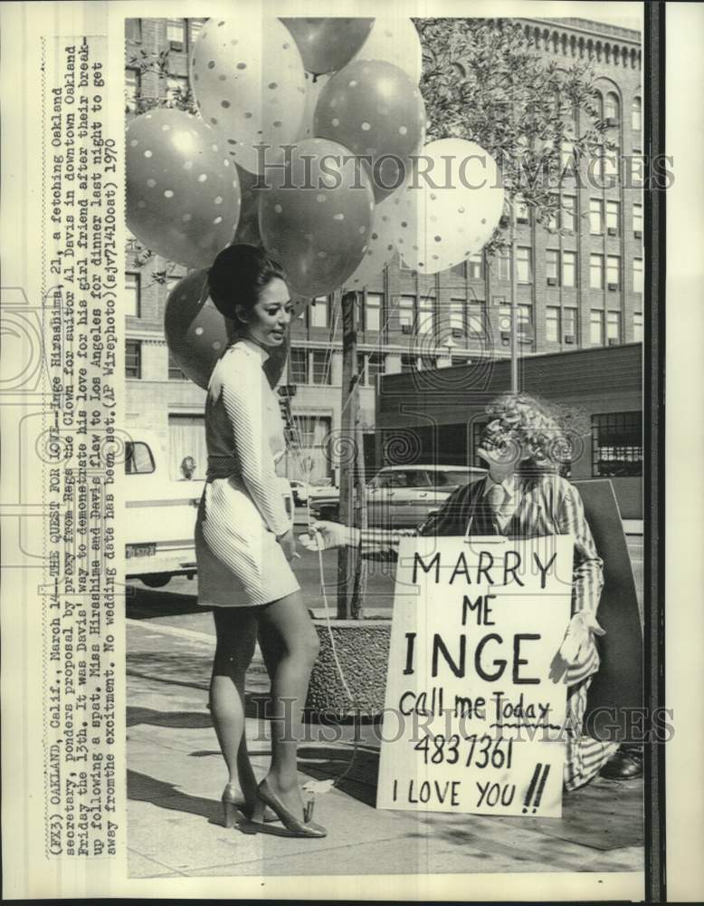 1970 Press Photo Marriage proposal by proxy, Rags the Clown, for Inge Hirashima-Historic Images