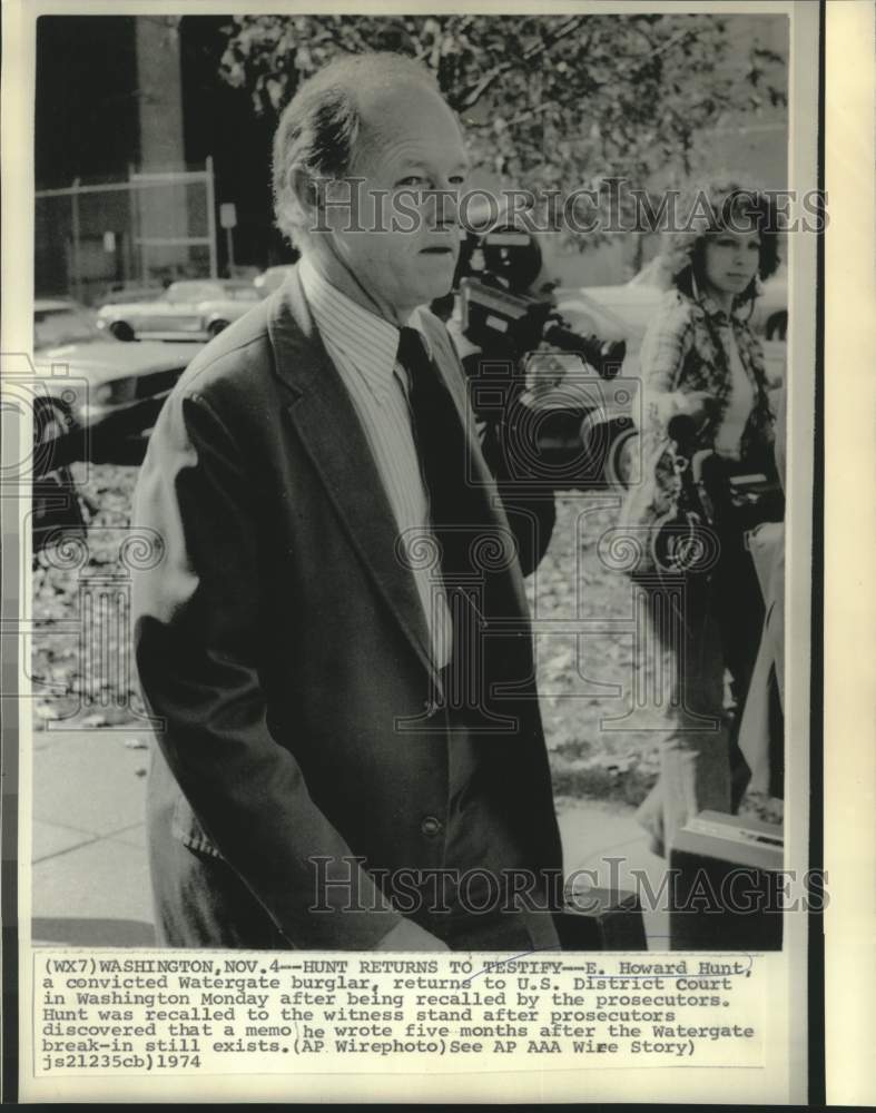 1974 Watergate figure Howard Hunt returns to testify at U.S. Court - Historic Images