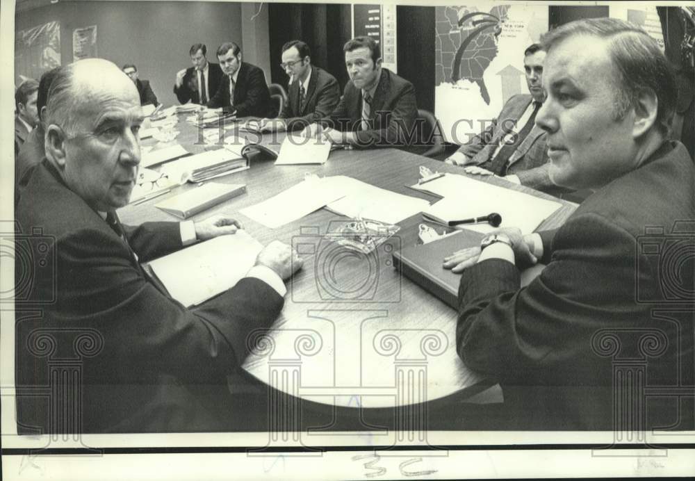 1971 John Ingersoll and others in drug raids operations room - Historic Images