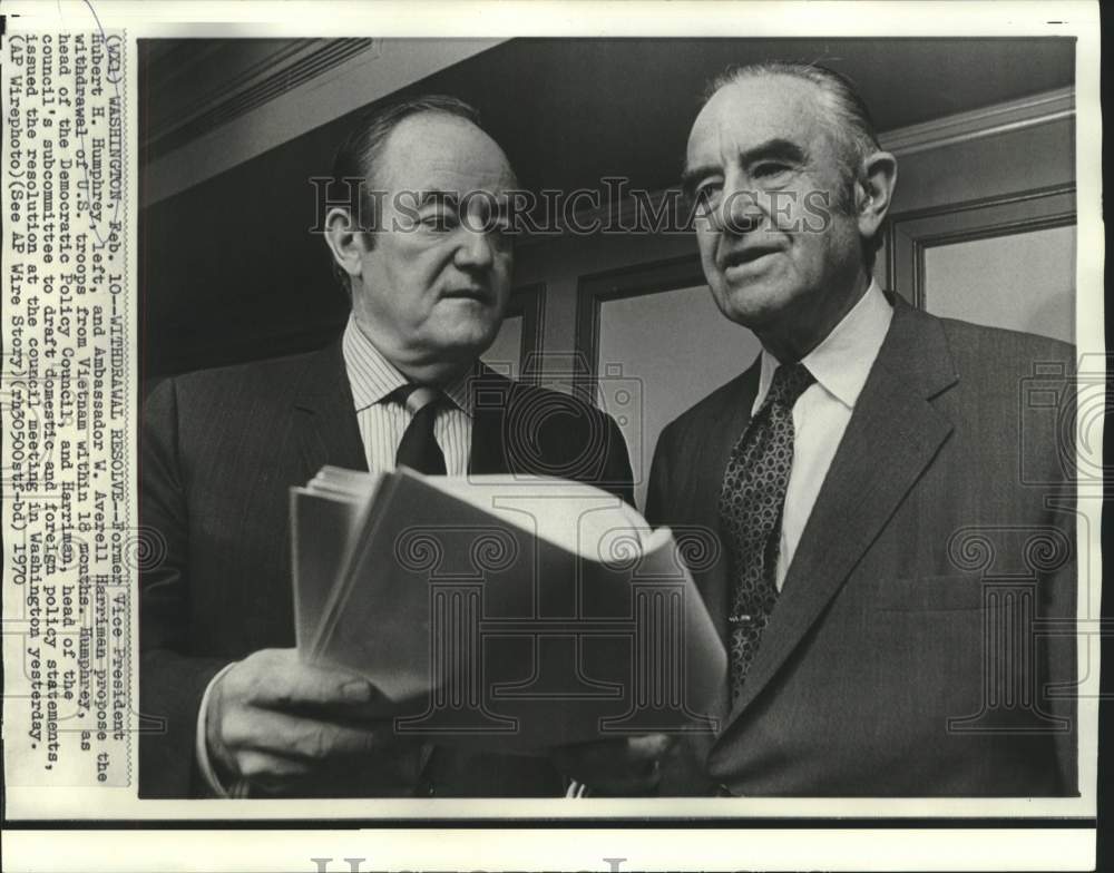 1970 Former Vice President Humphrey and Harriman chat in Washington - Historic Images