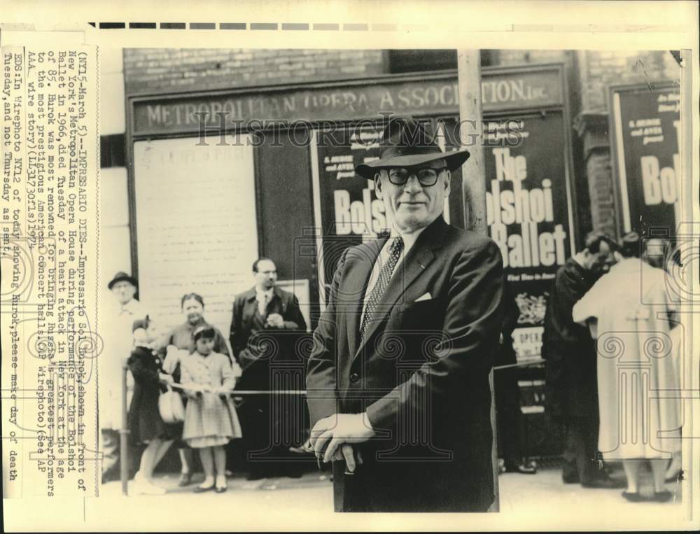 1966 Impresario Sol Hurok at New York&#39;s Metropolitan Opera House - Historic Images